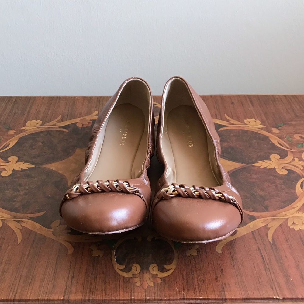 Ann Taylor Brown Chain Detail Flats